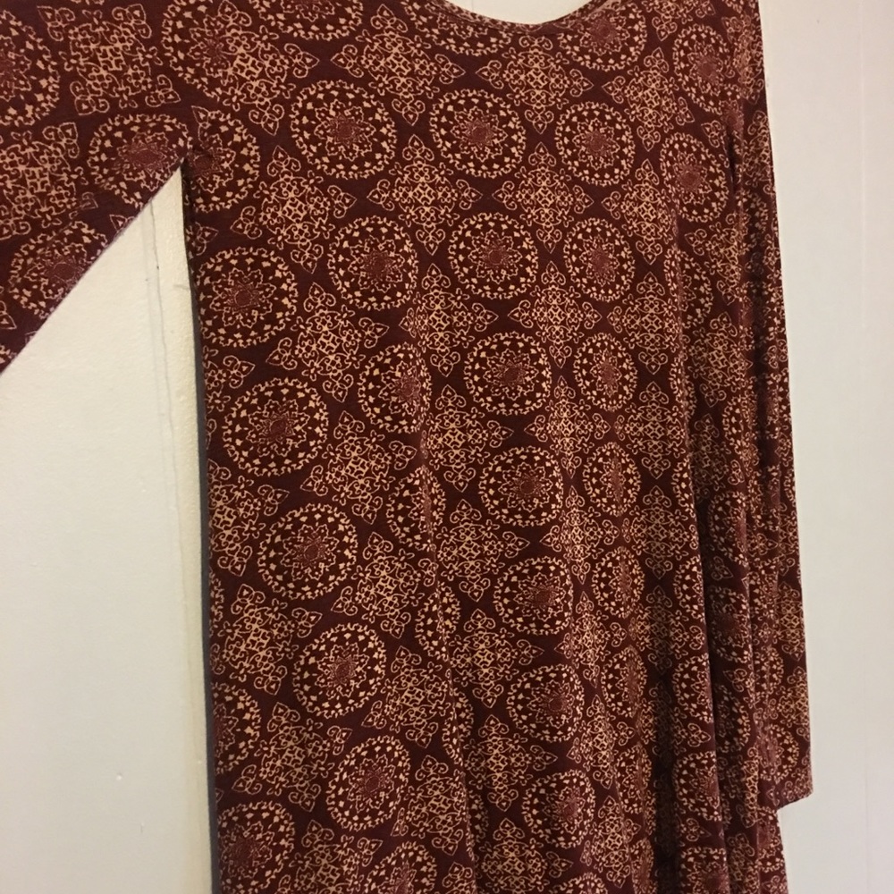 Forever 21 Red Patterned Top - Picture 2 of 5